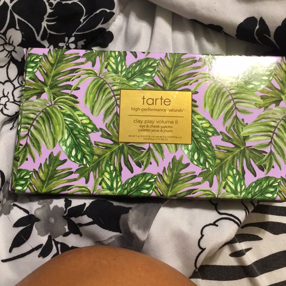 TARTE CONTOUR AND EYESHADOW PALETTE